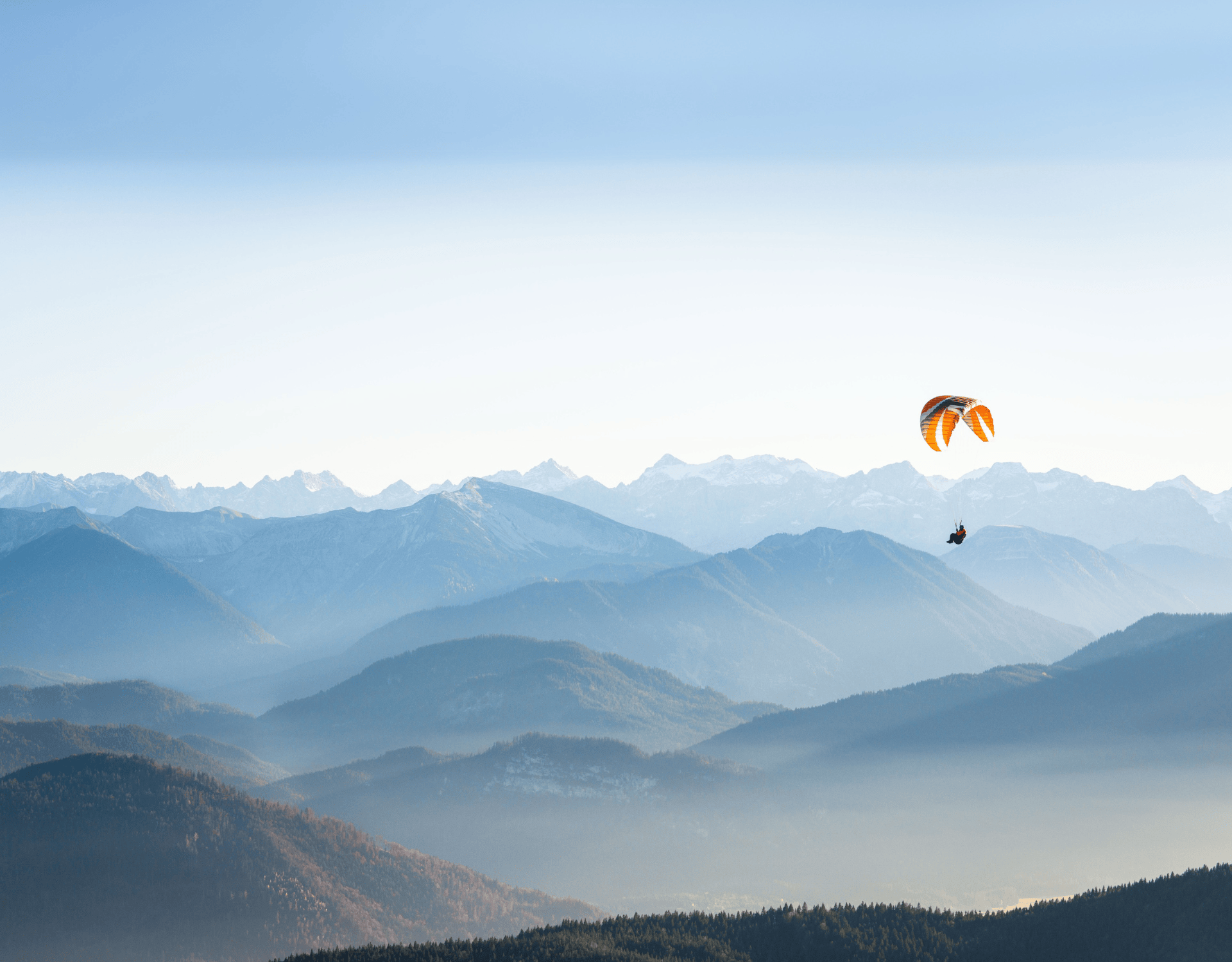 berge mit paraglider